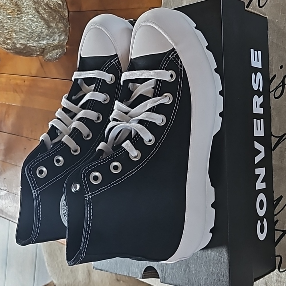 Converse Lugged HI Black/White Black women sz 7